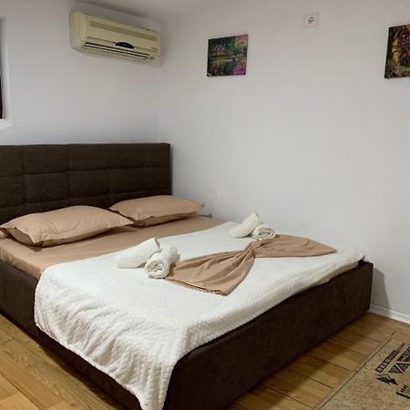 Guesthouse N&B เบราท ภายนอก รูปภาพ